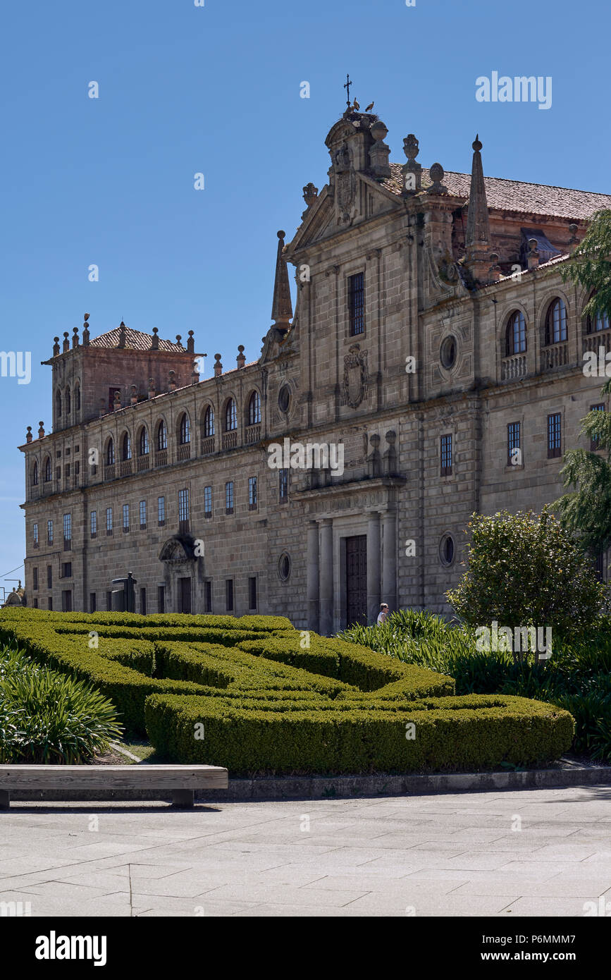 Schule der Muttergottes von La Antigua in Monforte de Lemos, im Stil der Renaissance und der Orden der Jesuiten Escolapios, Lugo, Galizien, Spanien Stockfoto