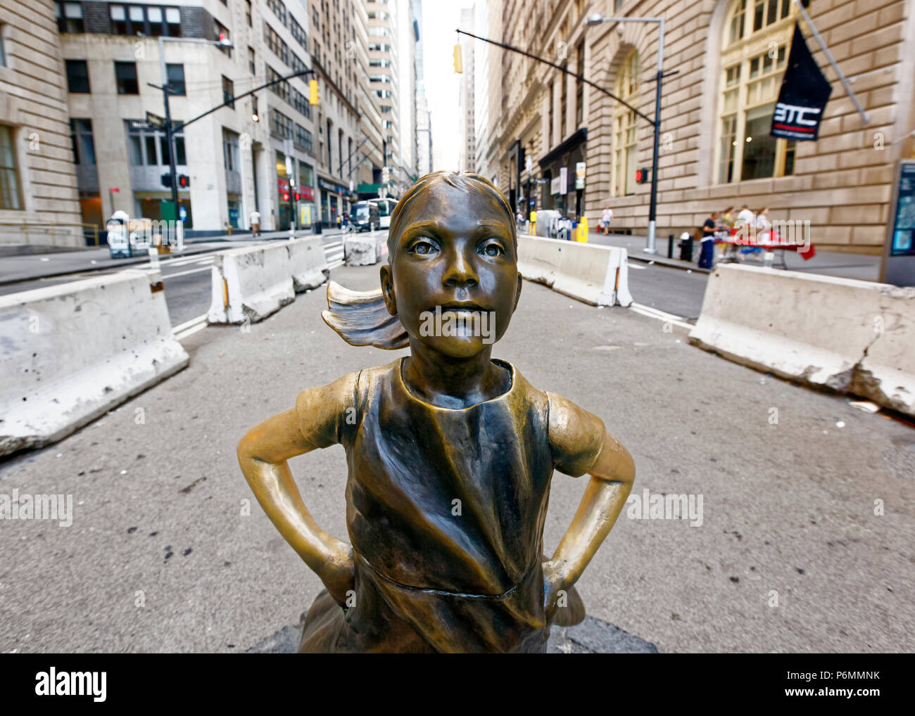 Offenes girl Statue an seiner ursprünglichen Position an der Wall Street. Stockfoto