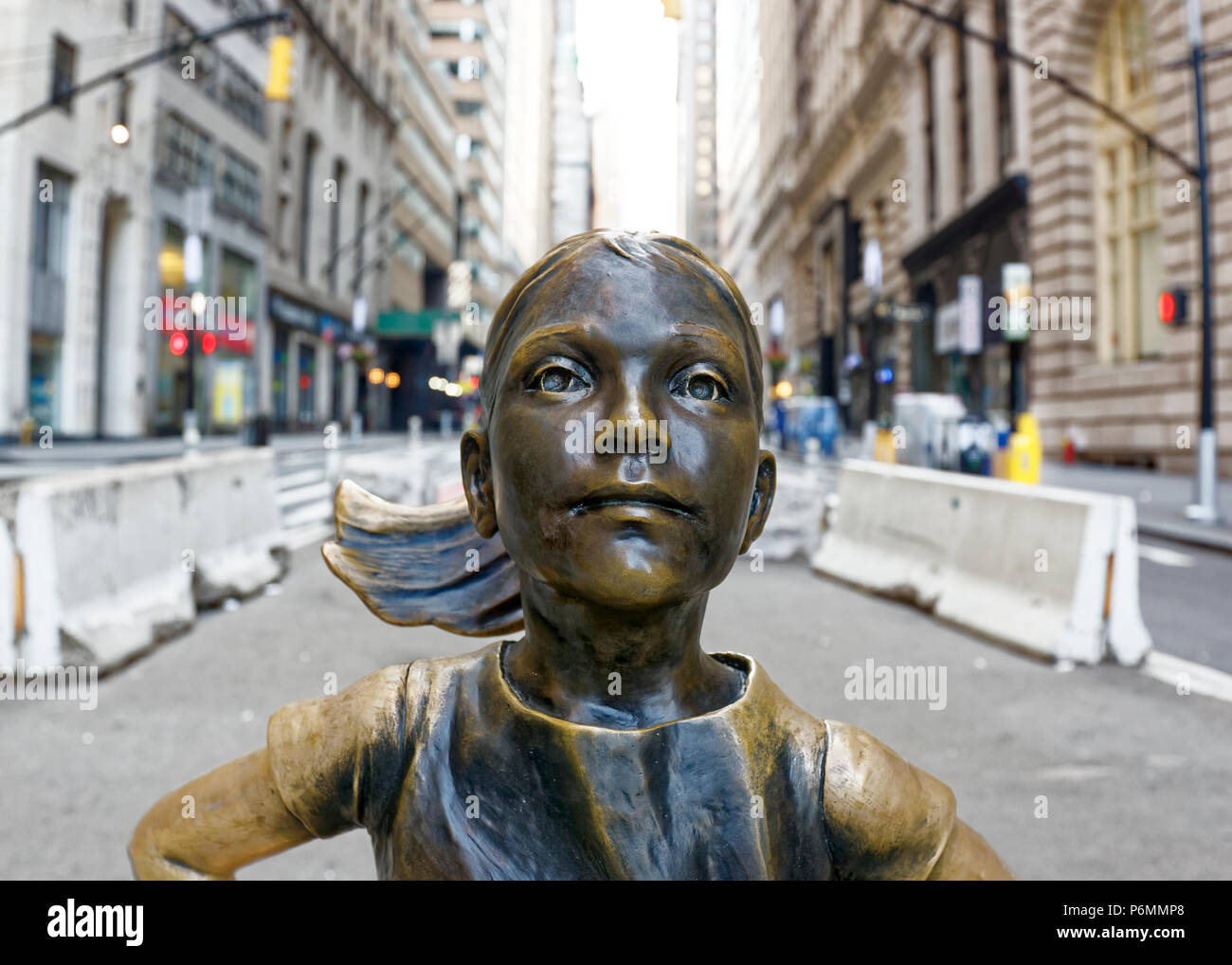 Offenes girl Statue an seiner ursprünglichen Position an der Wall Street. Stockfoto
