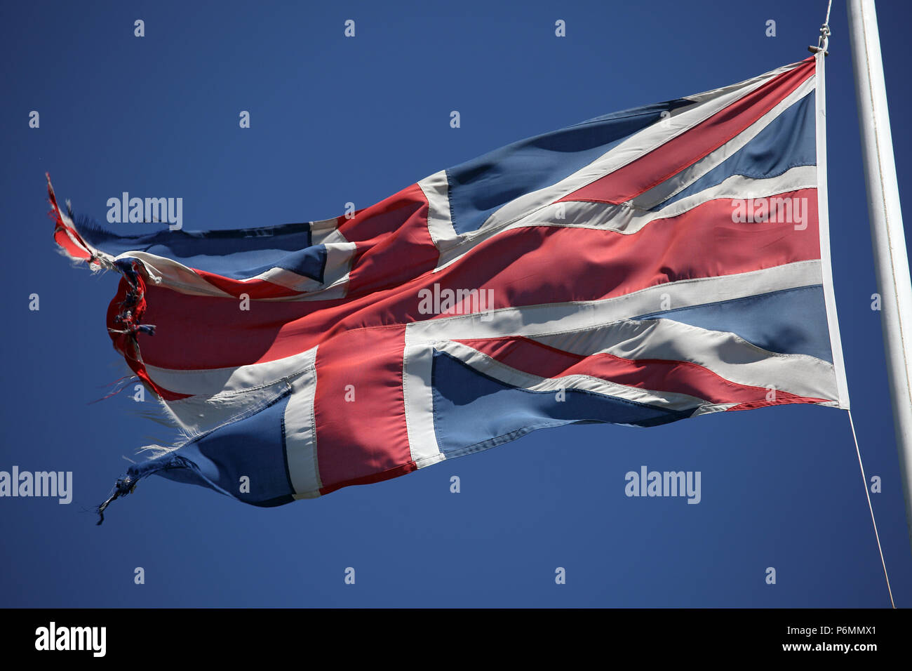 London, Großbritannien Nationalflagge von Großbritannien in den Wind Stockfoto