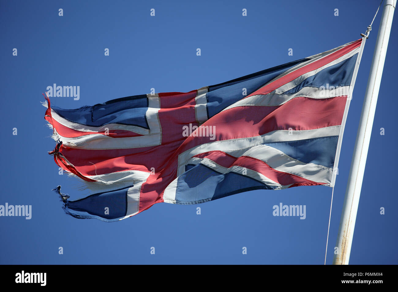 London, Großbritannien Nationalflagge von Großbritannien in den Wind Stockfoto