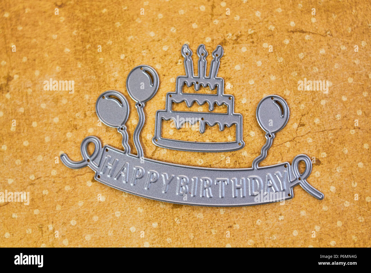 Scarpbooking Stanze happy birthday cake Form Stockfoto