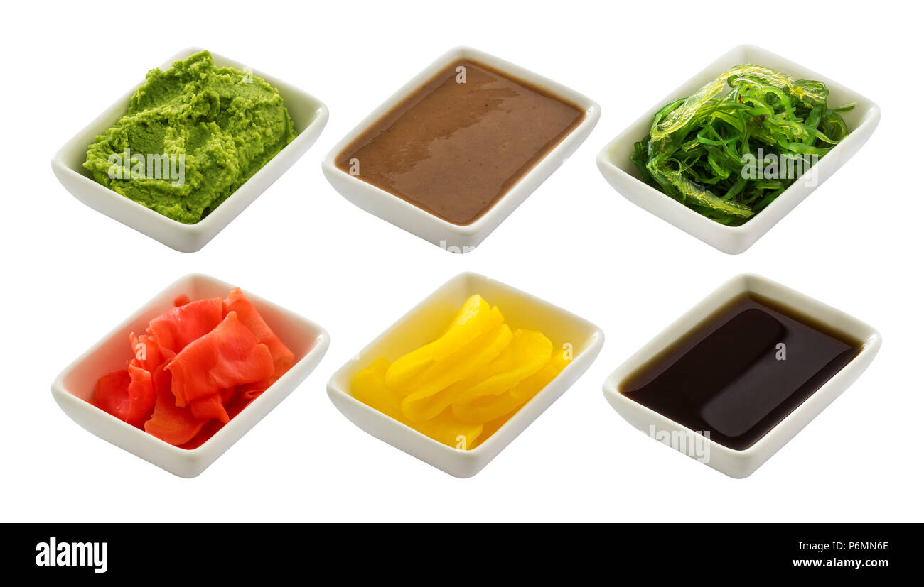 Japanische Wurze Fur Sushi Sojasauce Wasabi Eingelegte Ingwer Chuka Sesam Sauce Und Eingelegter Rettich Auf Weissem Hintergrund Stockfotografie Alamy
