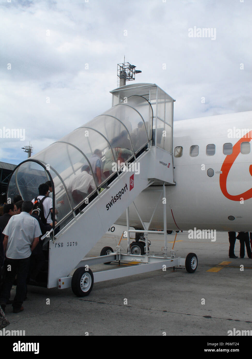 Leiter, PKW, Flugzeug, Boarding, internationalen Flughafen Cumbica, Guarulhos, São Paulo, Brasilien. Stockfoto