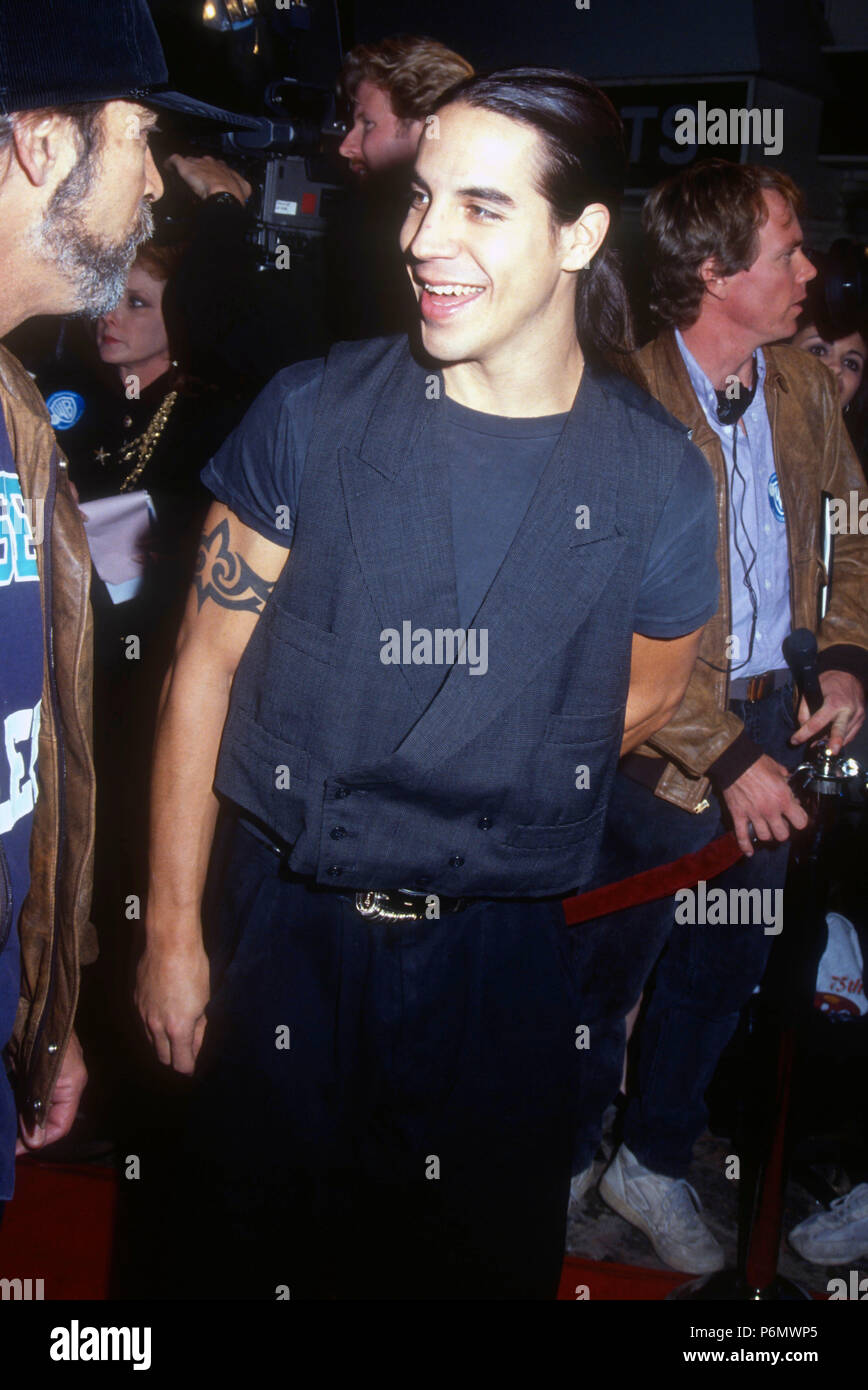 Westwood Ca Dezember 17 Sanger Anthony Kiedis Von Den Red Hot Chili Peppers Besucht Die Jfk Westwood Premiere Am 17 Dezember 1991 Bei Mann Dorf Theater In Westwood Kalifornien Foto Von