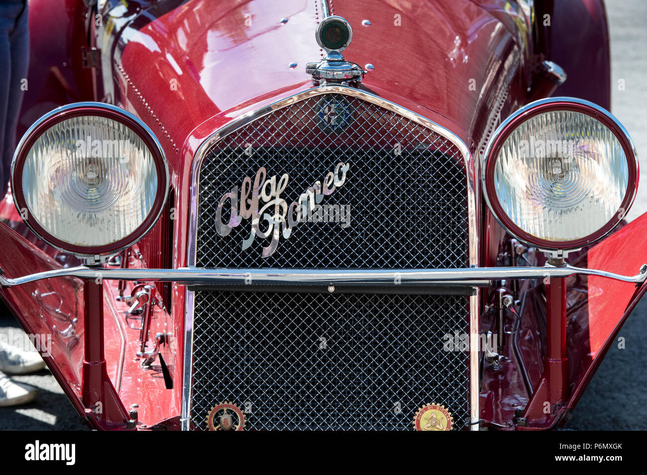 Jahrgang 1930 Alfa Romeo an der Schwungradseite Festival in Bicester Heritage Center. Oxfordshire, England Stockfoto