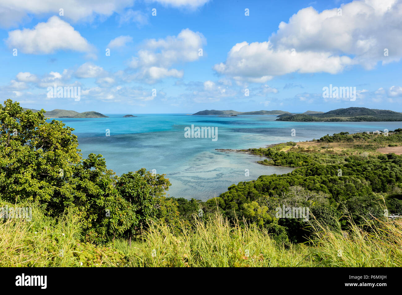 Ansicht der Torres Strait Inseln vom grünen Hügel Fort Lookout, Donnerstag, Insel, Far North Queensland, FNQ, QLD, Australien Stockfoto