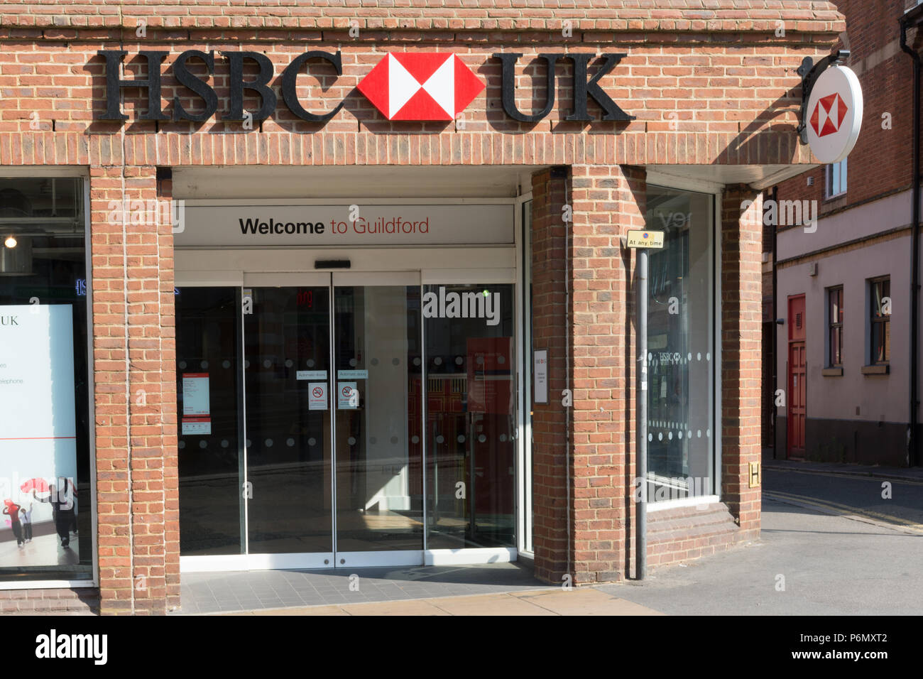 Die Außenseite des HSBC Bank High Street Branch, Großbritannien Stockfoto