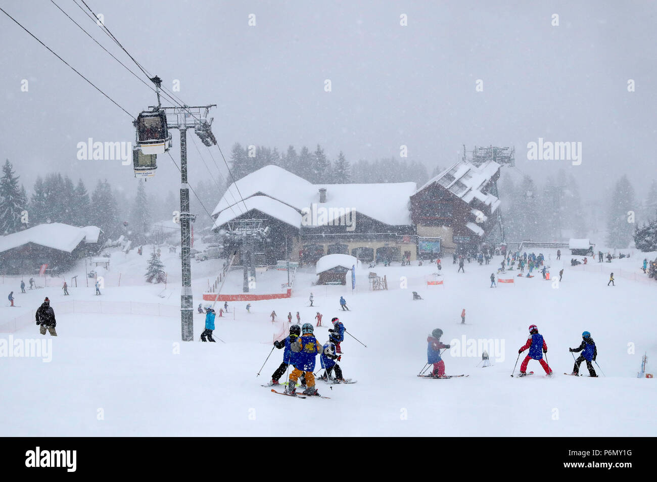 Die französischen Alpen. Die französischen Alpen. Mont-Blanc Massiv. Skipisten und Seilbahnen. Saint-Gervais. Frankreich. Stockfoto