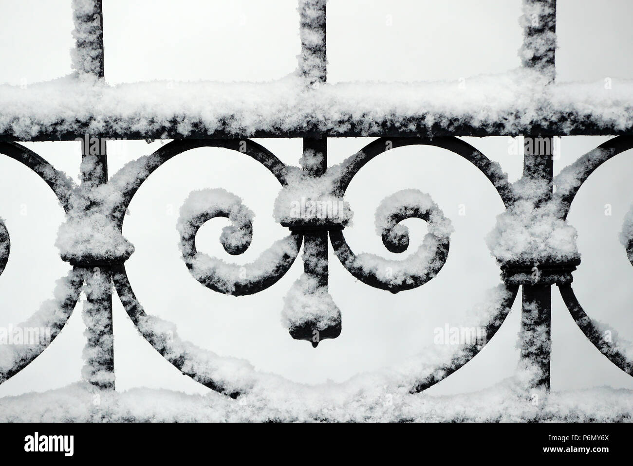 In der Nähe von Metall Tor mit Schnee. Saint-Gervais. Frankreich. Stockfoto