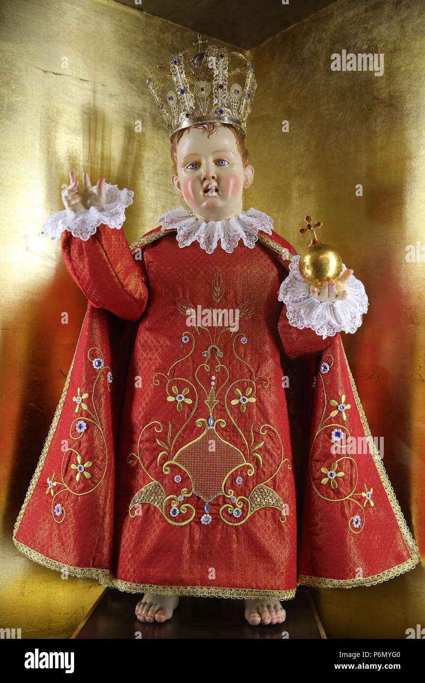Baby Jesus Statue in der Kirche des Salento, Italien. Stockfoto