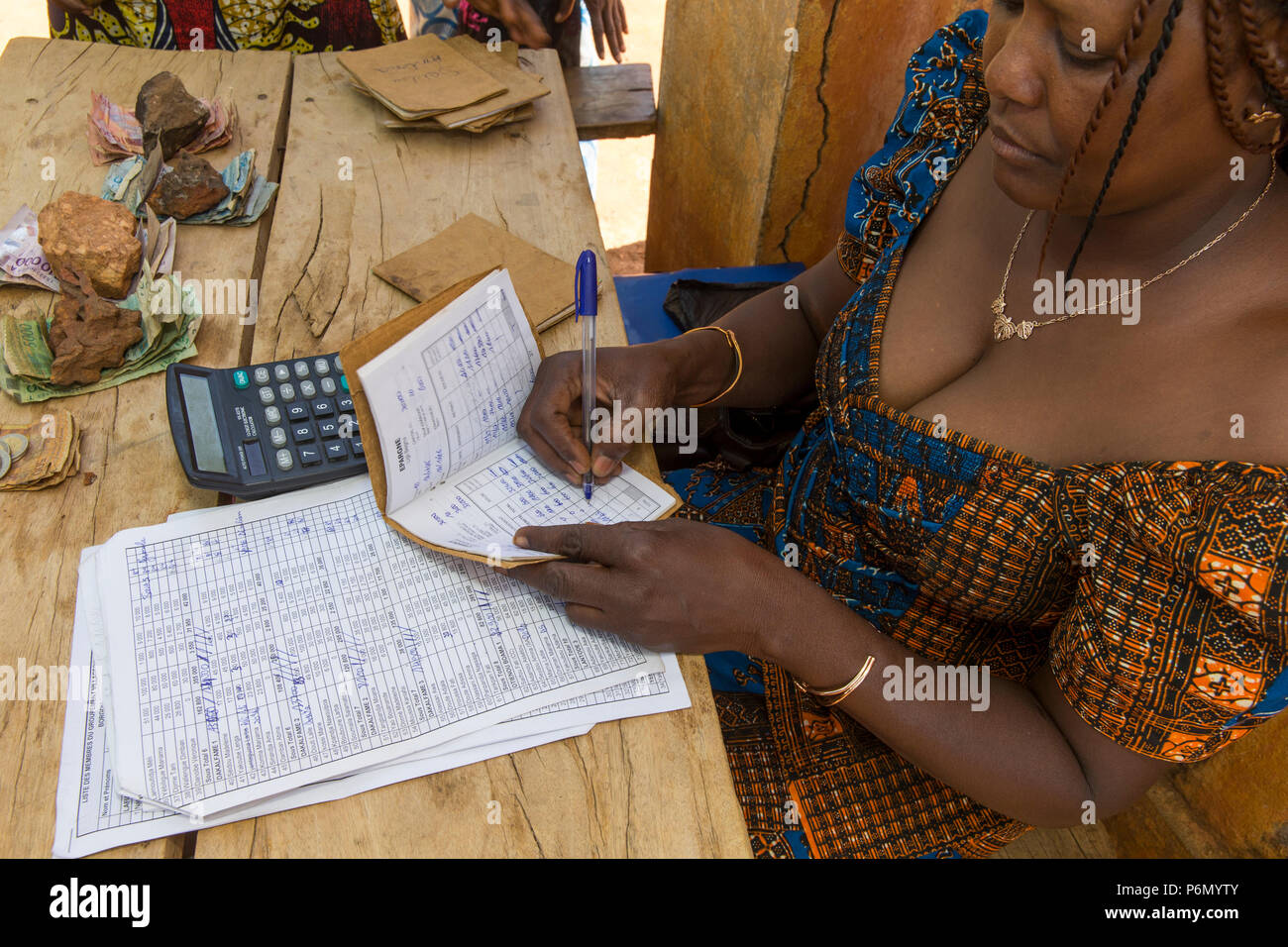 Microfinance Darlehen Rückzahlung im Norden von Togo. Stockfoto