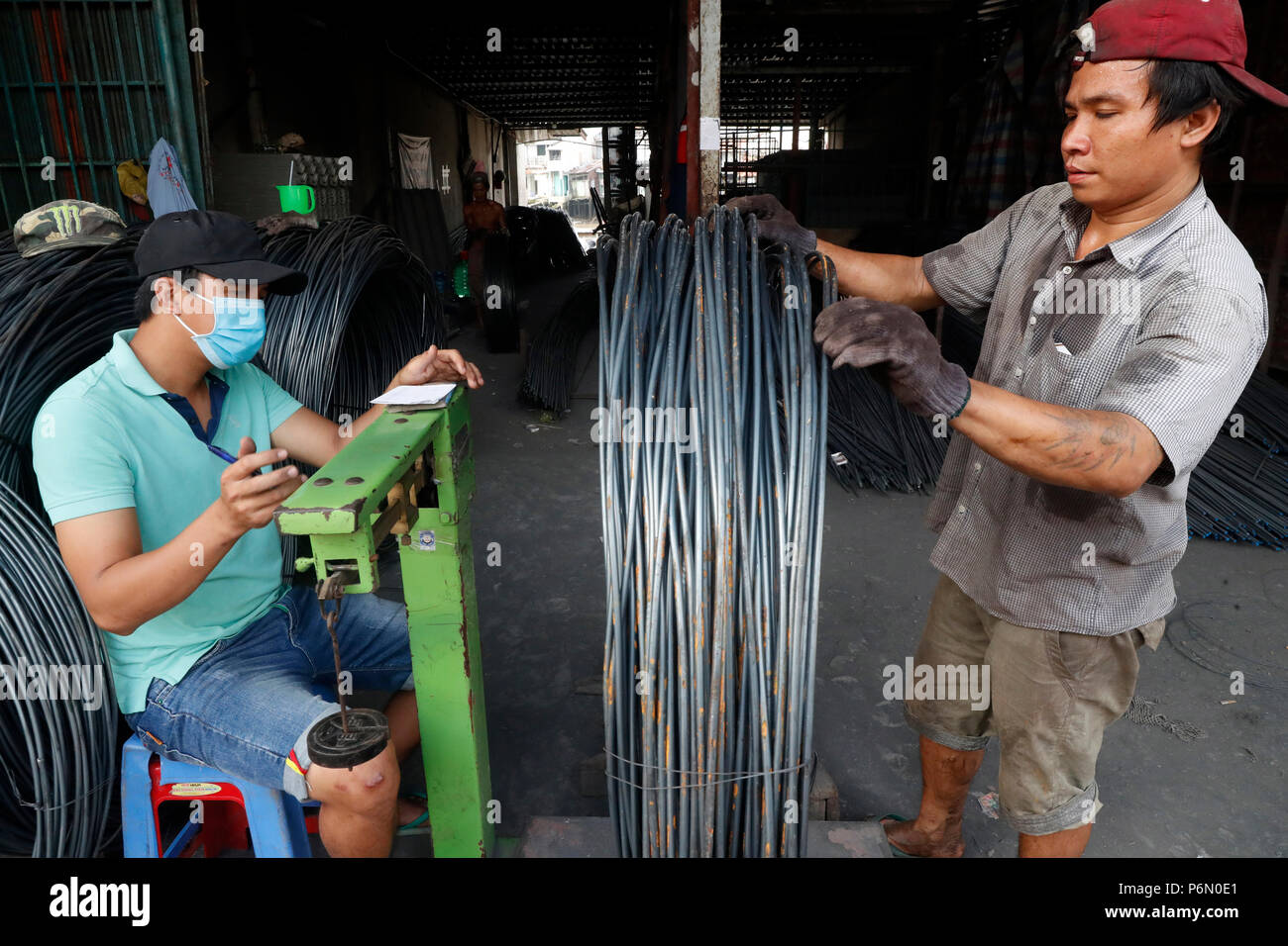 Beton-rippenstahl für Beton Verstärken bau Bauindustrie. Bauarbeiter. Waage. Cai. Vietnam. Stockfoto