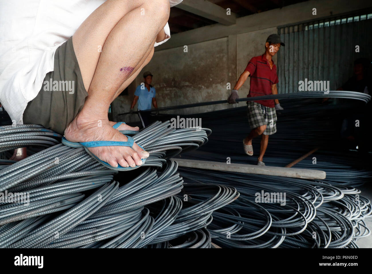 Beton-rippenstahl für Beton Verstärken bau Bauindustrie. Bauarbeiter. Cai. Vietnam. Stockfoto
