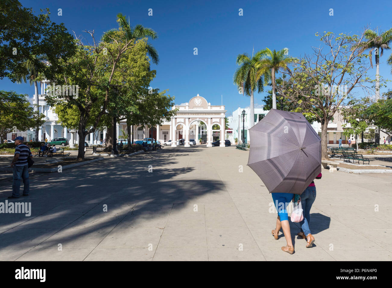 Das Arco de Triunfo Replikat in Parque José Martí in der Stadt Cienfuegos, Kuba. Stockfoto