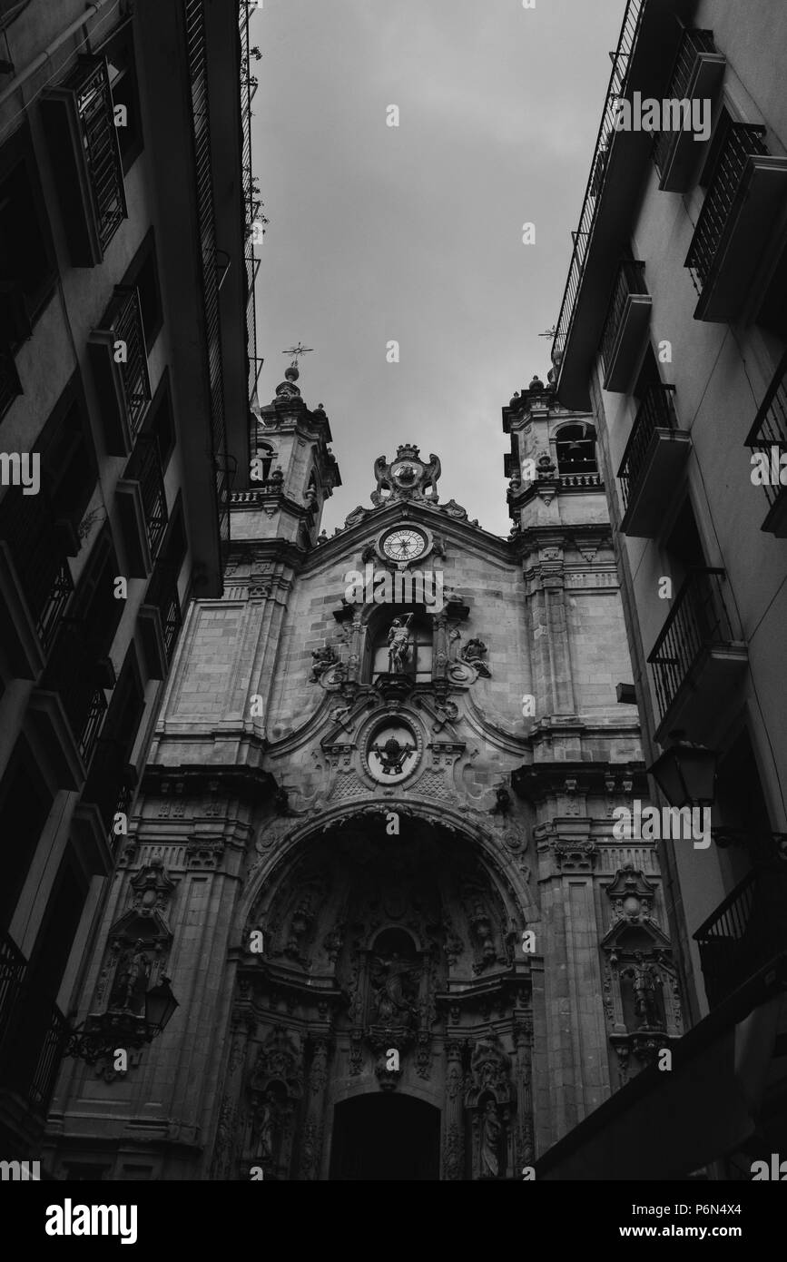 Basilika Santa Maria del Coro in San Sebastian, Donostia, in einem bewölkten Tag, Spanien Stockfoto