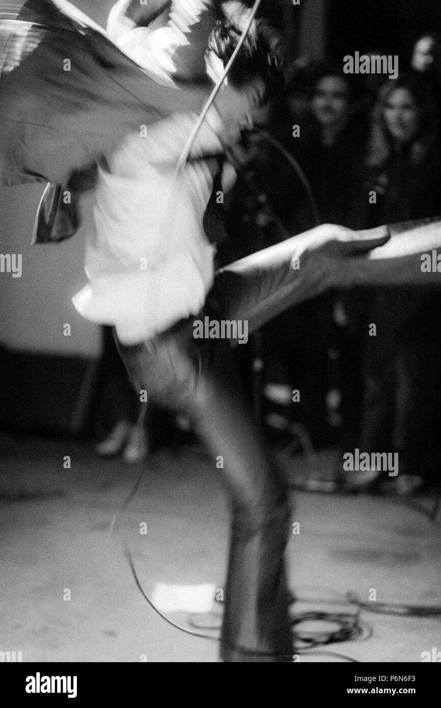 Ian Svenonius mit seiner Band Kette und die Gang in Los Angeles in 2017. Stockfoto