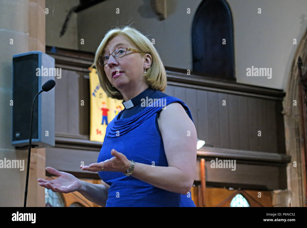 Rev Beverley Jameson, St Marys, Church of England Vicar, Lymm, Warrington, Cheshire, England, UK Stockfoto