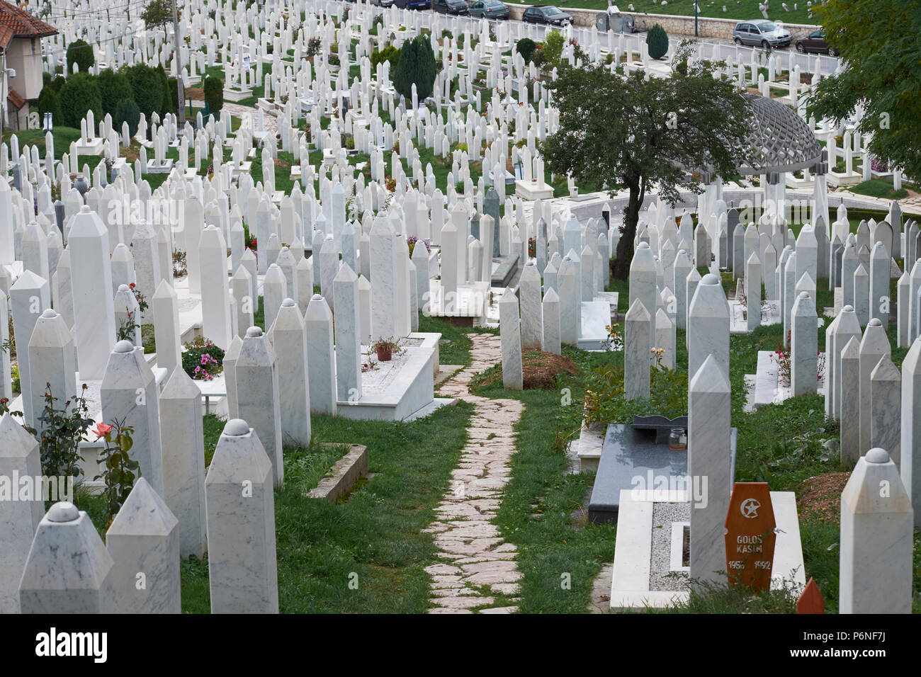 Die Märtyrer" Memorial Cemetery Kovači in Stari Grad, Sarajevo, Bosnien und Herzegowina. Stockfoto