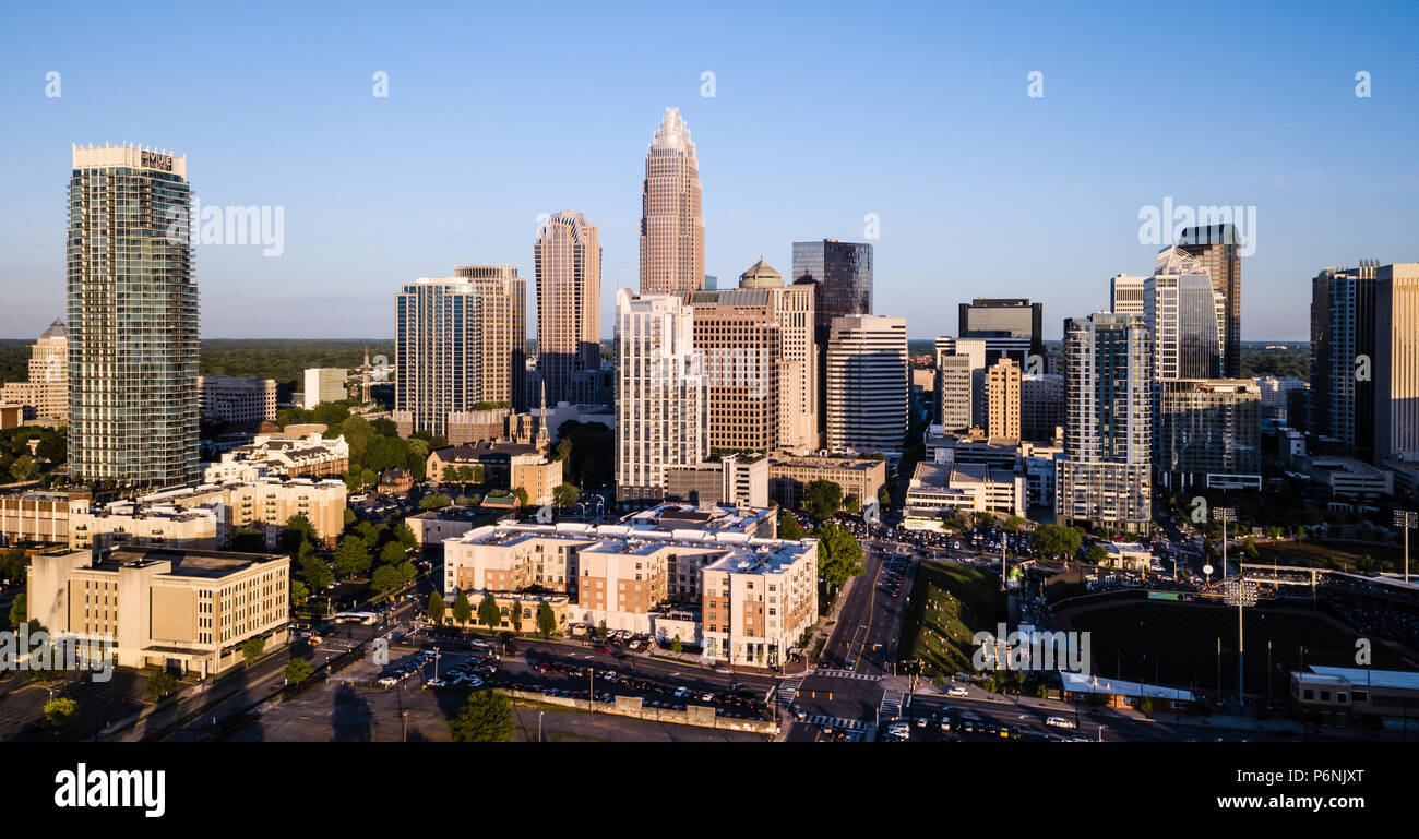 Panoramablick auf die Stadt und die Gebäude von Charlotte NC Stockfoto