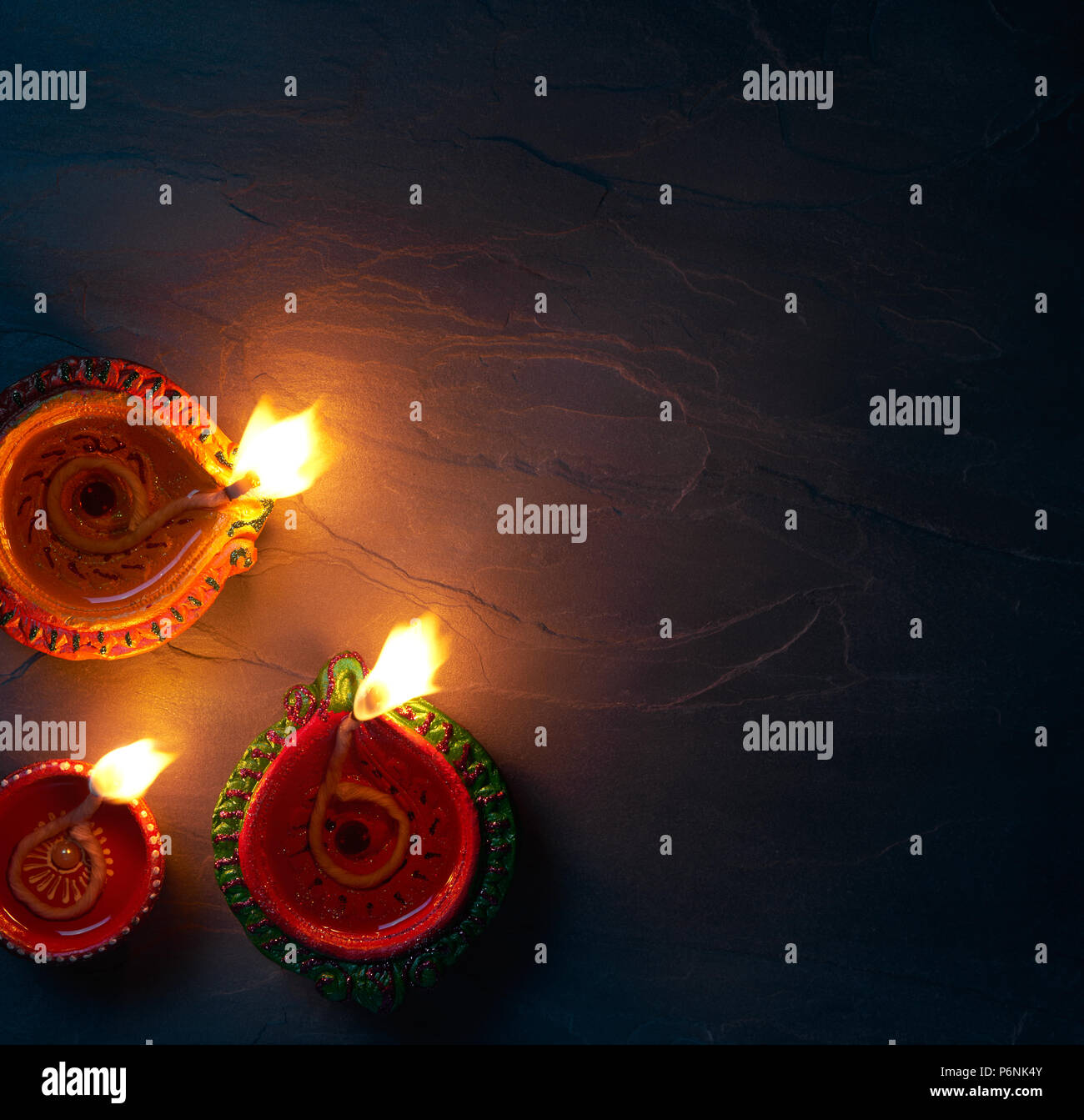 Diya Lampen leuchten bei diwali Feier, Ansicht von oben Stockfoto