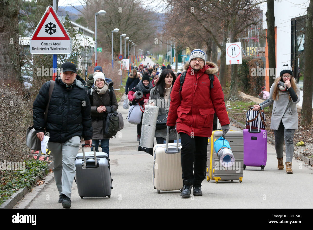 Rund 20.000 Pilger aus Europa und darüber hinaus in Basel für die jährlichen Europäischen Jugendtreffen von Taizé Gemeinschaft montiert. Basel. Die Schweiz. Stockfoto