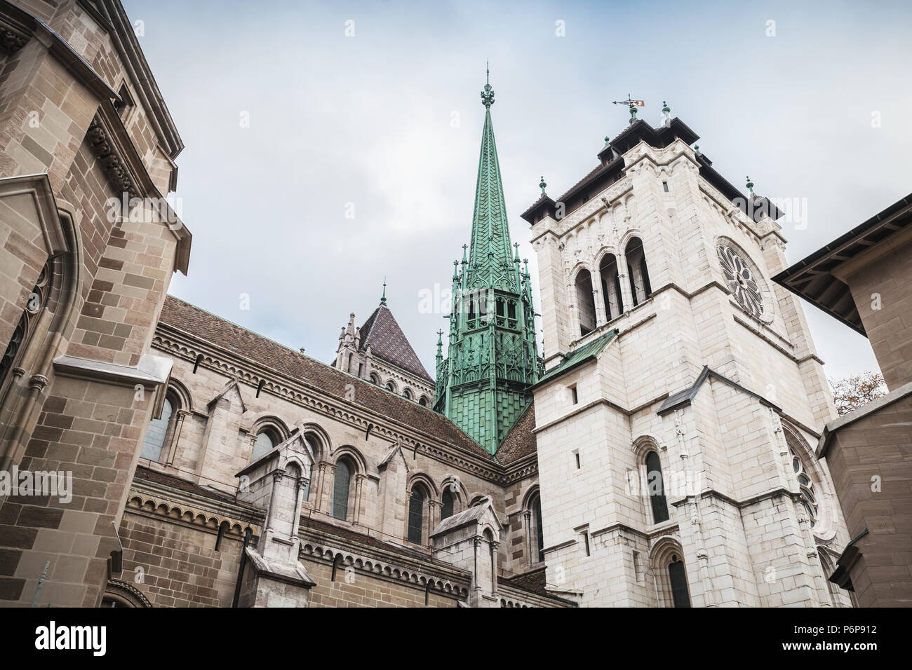 Fassade der St. Peters Kathedrale, Genf, Schweiz Stockfoto