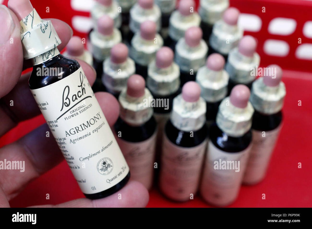 Apotheke. Bach: original Blütenessenzen. Frankreich. Stockfoto