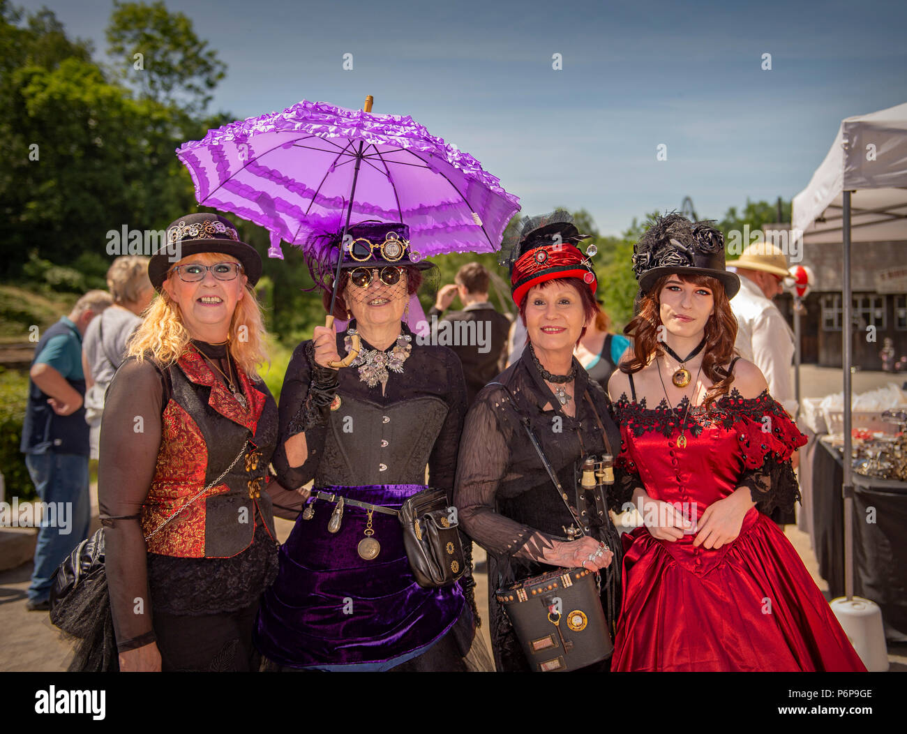 Bverzeichnis Hill Steampunk ist ein Subgenre der Science Fiction oder Science Fantasy, die Technologie und die ästhetischen Designs aus dem 19. Jahrhundert inspiriert - Ich Stockfoto