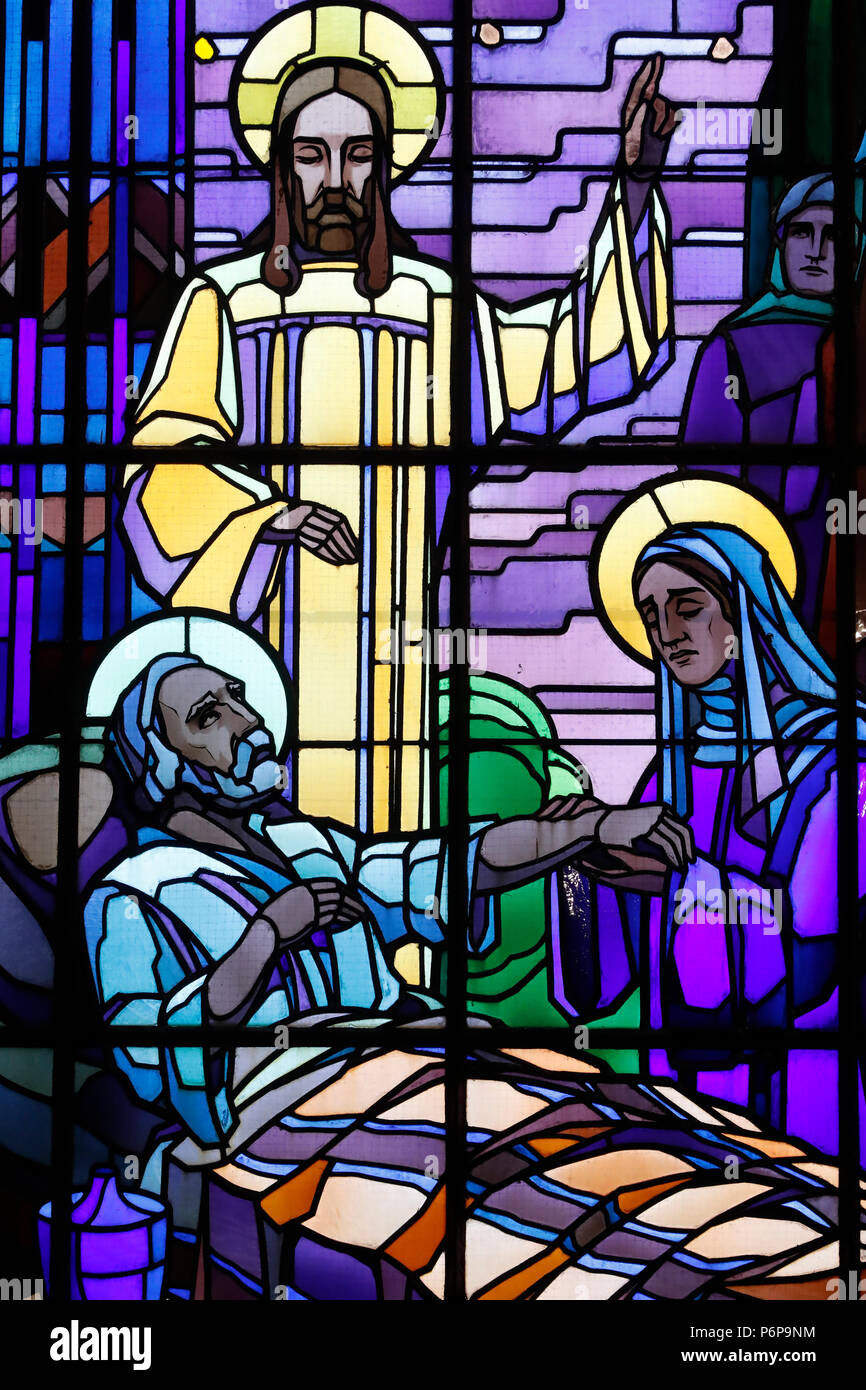 Kirche Saint-Joseph. Happy Tod des Hl. Josef. Kirchenfenster von Raphael Lardeur. Chedde. Frankreich. Stockfoto