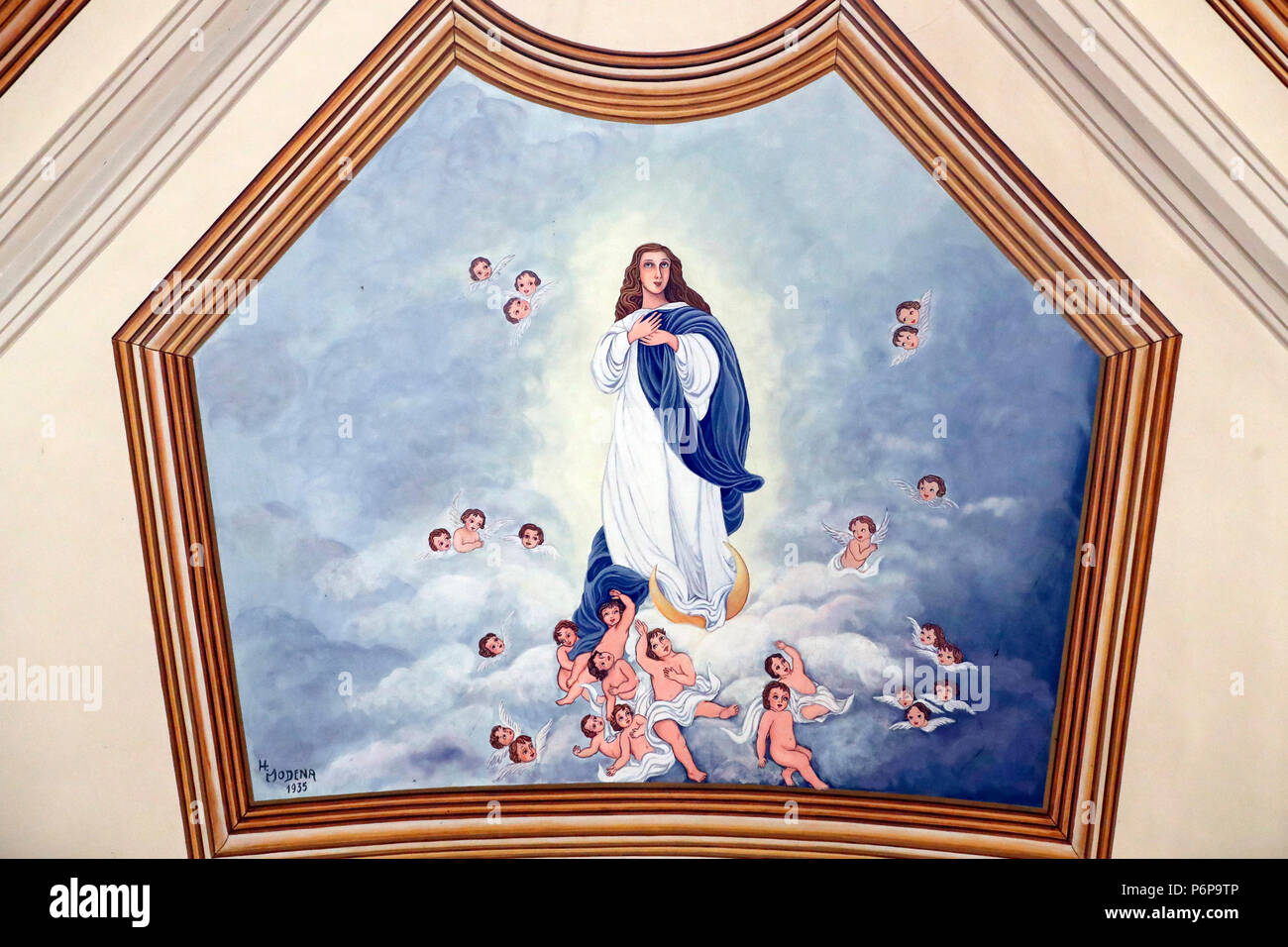 Lys-lez-Lannoy Kirche. Die Himmelfahrt der Maria in den Himmel. Wandmalerei. Stockfoto
