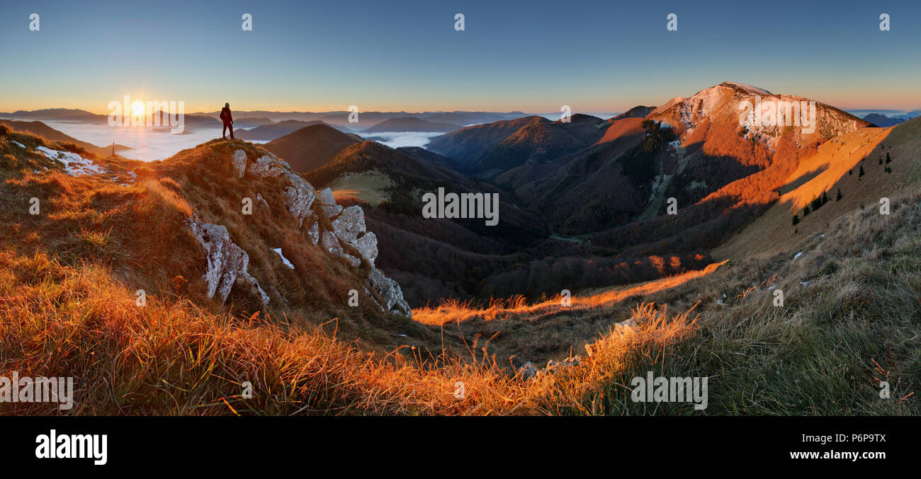 Bergpanorama vor Sonnenaufgang in der Slowakei Stockfoto