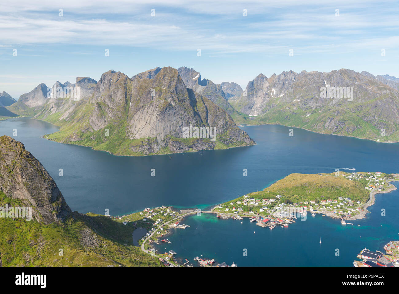 Dorf Reine von oben Beinebringen, Nordland, Norwegen Stockfoto