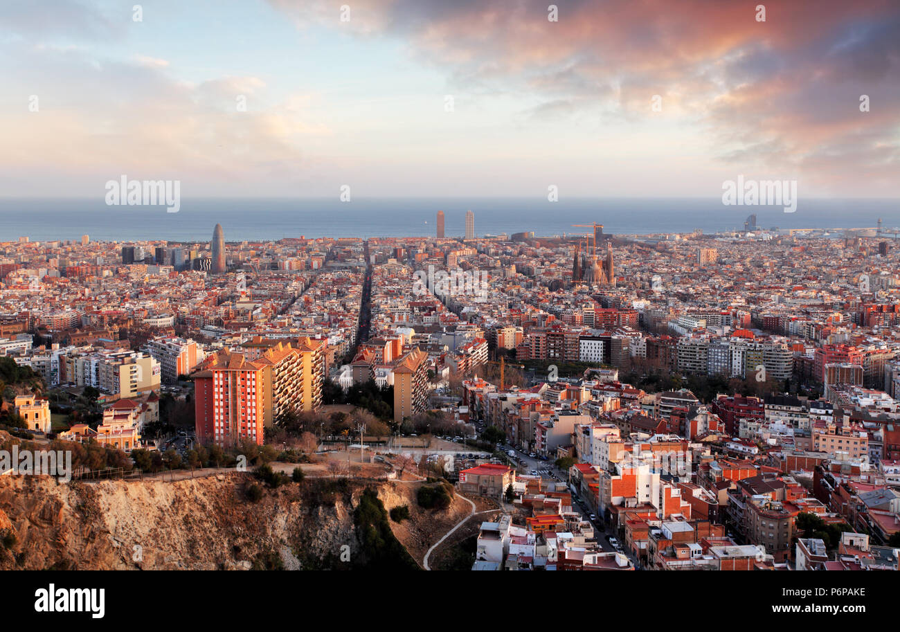 Barcelona Panorama bei Sonnenuntergang Stockfoto