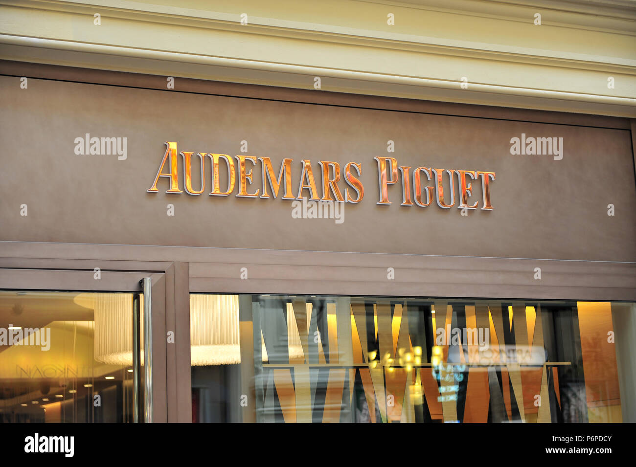 Moskau Russland 23 Juni Logo Von Audemars Piguet Store In Moskau Am 23 Juni 2018 Audemars Piguet Ist Swiss Luxury Watch Maker Stockfotografie Alamy