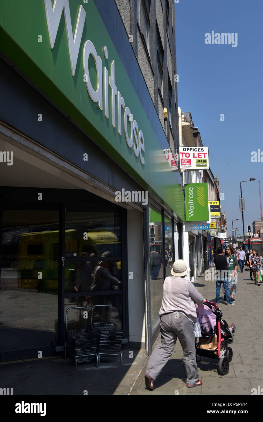 Supermarkt Waitrose auf Camden Hight Street, North London. Die John Lewis Partnership hat angekündigt, sie werden diesen Store verkauft Aldi Stockfoto