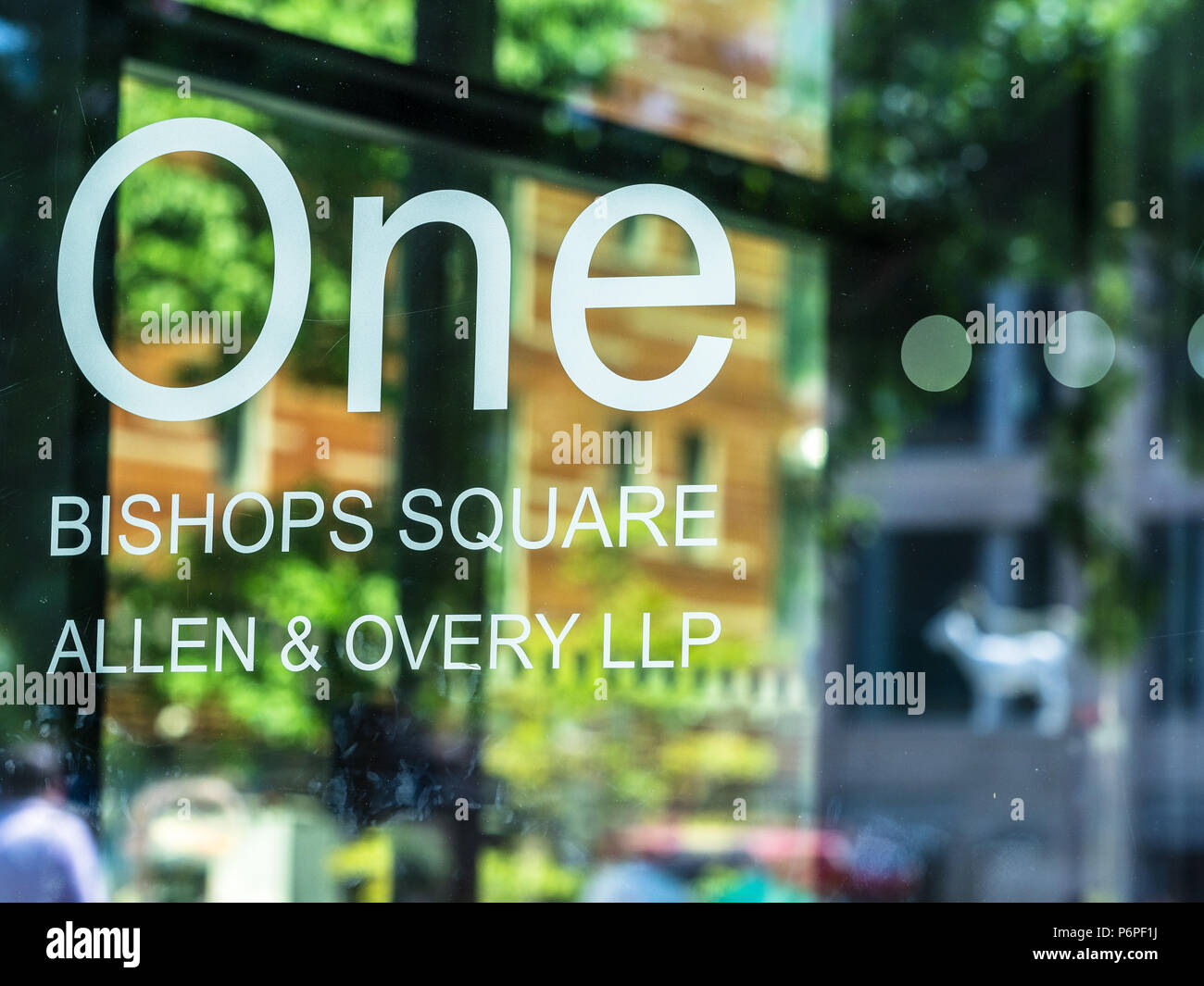 Allen & Overy LLP-Büros der Kanzlei Allen & Overy LLP an einem Bishop's Square im Londoner Spitalfields Market Development Stockfoto