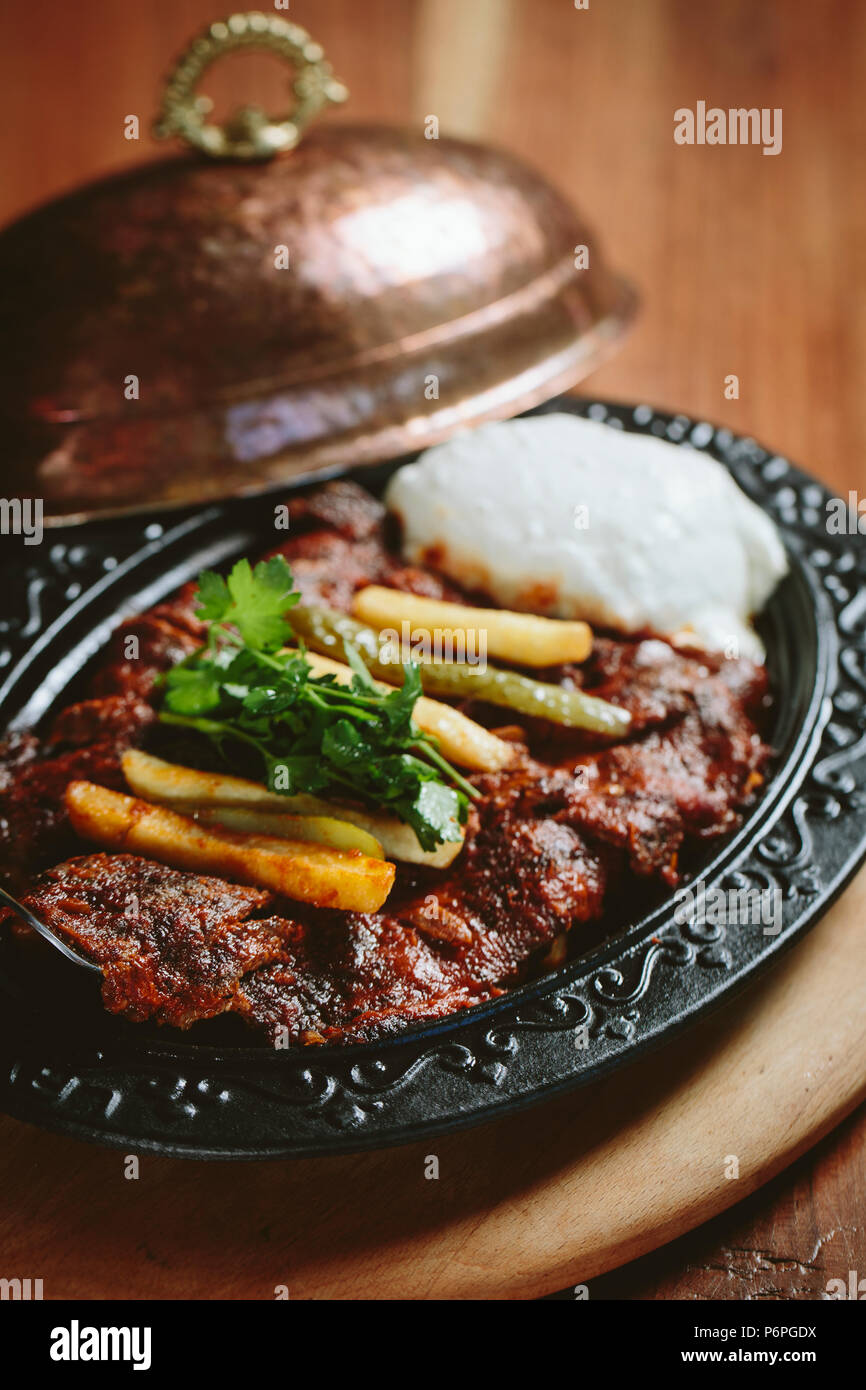 Traditionellen türkischen Kebab, iskender Kebab. Stockfoto