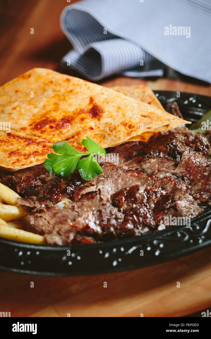 Traditionellen türkischen Kebab, iskender Kebab. Stockfoto