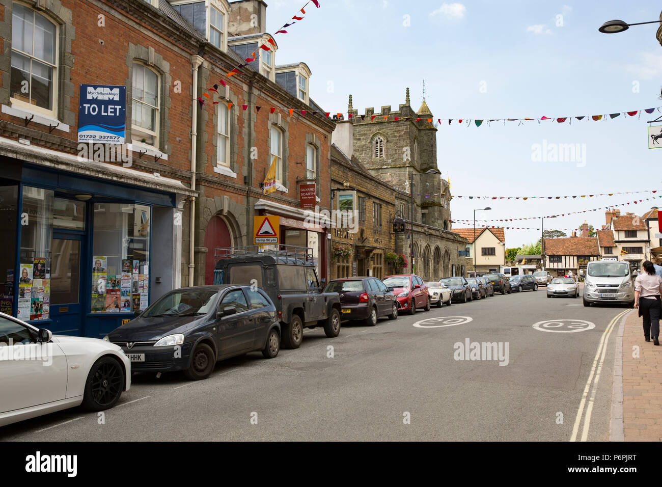 Ein Blick auf die Hauptstraße im Shaftesbury North Dorset England UK GB Stockfoto
