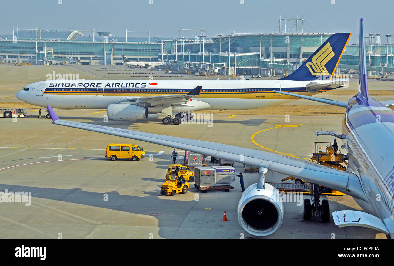 Airbus A330 von Singapore Airlines, internationalen Flughafen Incheon in Seoul, Süd Koreaa Stockfoto