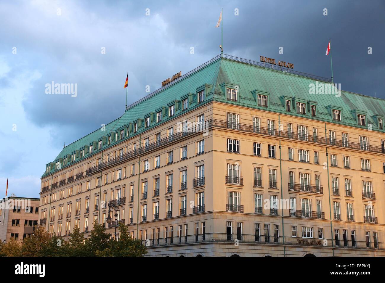 Berlin Deutschland 26 August 14 Hotel Adlon Kempinski Unter Den Linden Strasse Berlin Beruhmte Hotel Ursprunglich Geoffnet Im Jahre 1907 Stockfotografie Alamy