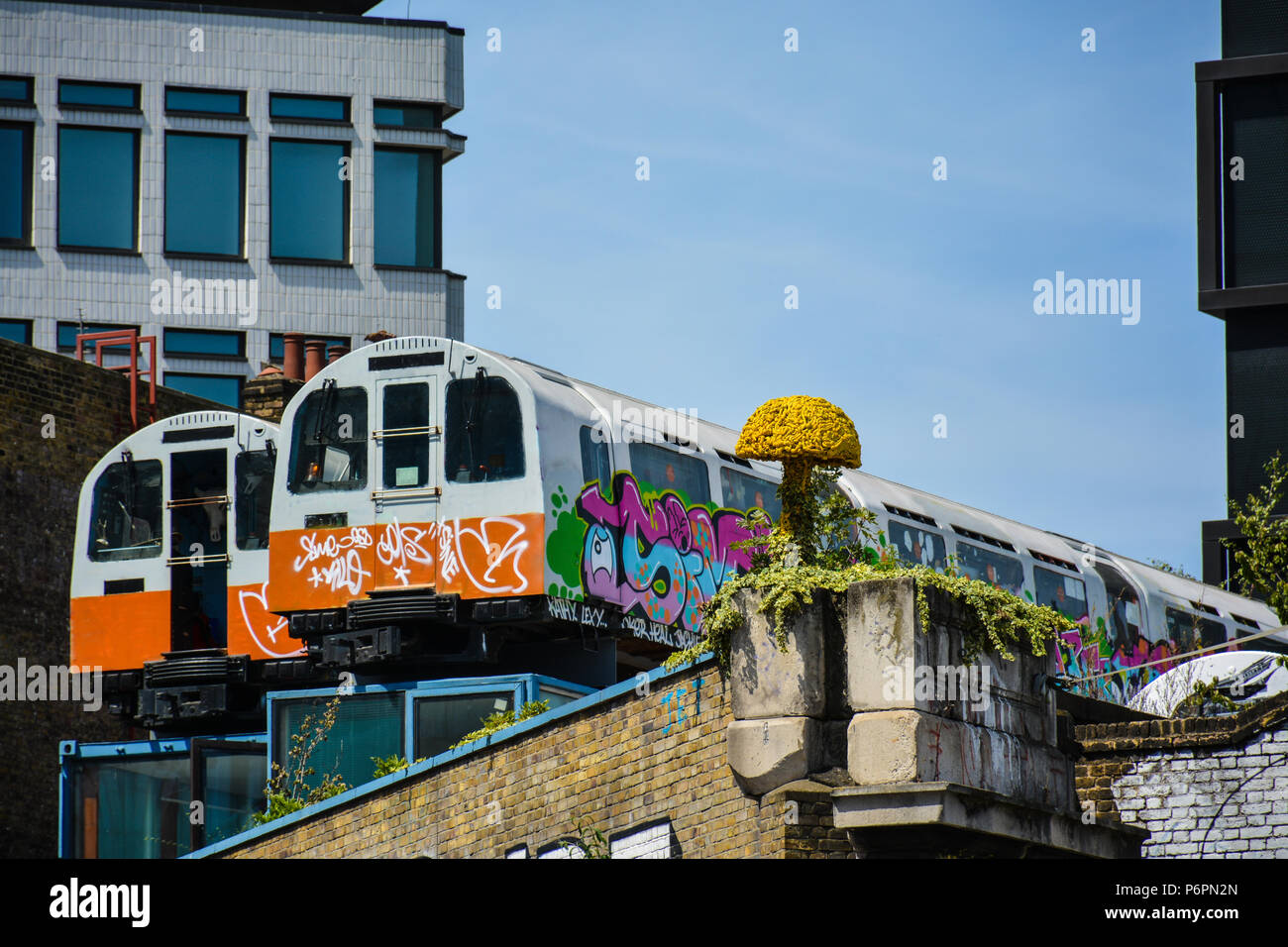 London Züge als Skulptur geparkt. Stockfoto