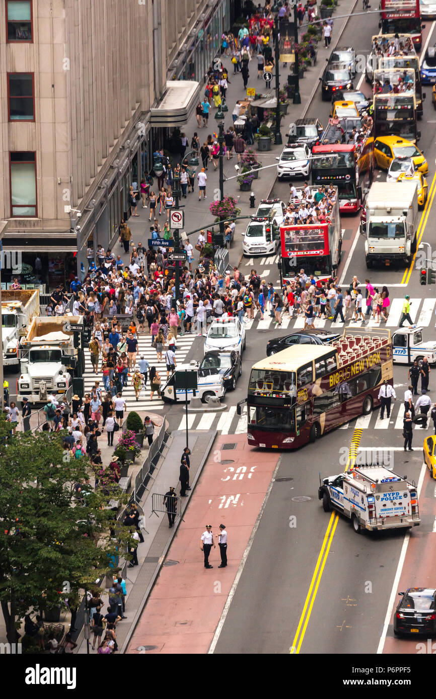 Große Menschenmengen Kopf für die CSD-Parade in Greenwich Village, New York City, USA Stockfoto