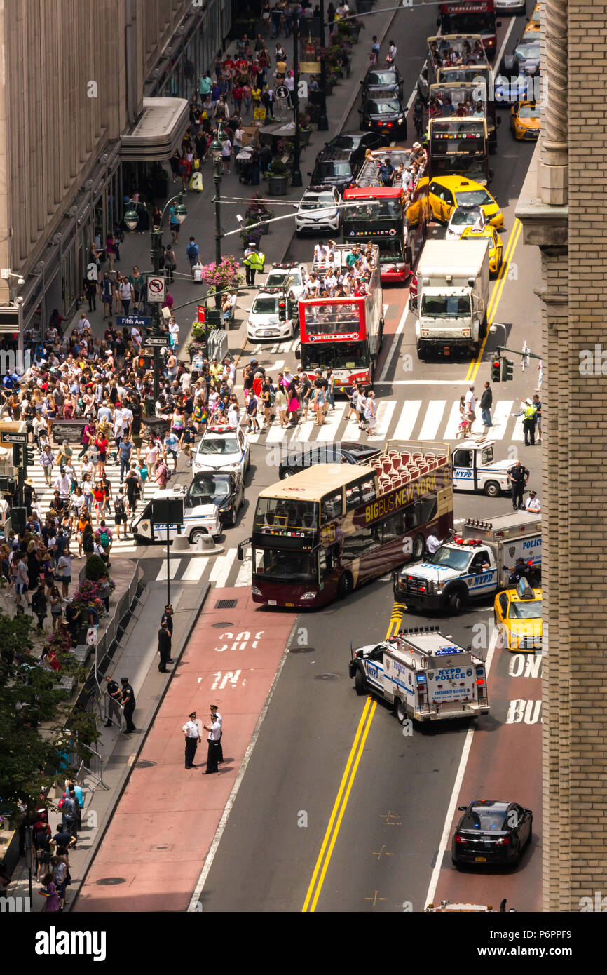 Große Menschenmengen Kopf für die CSD-Parade in Greenwich Village, New York City, USA Stockfoto