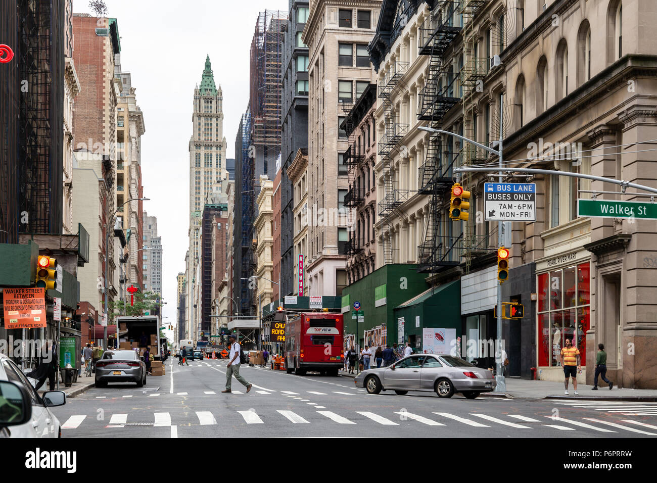 New York City/USA - 27.Juni 2018: TriBeCa Straßen und Gebäude Fassade, Shop, Restaurant und Cafe und Apartments in Manhattan Stockfoto