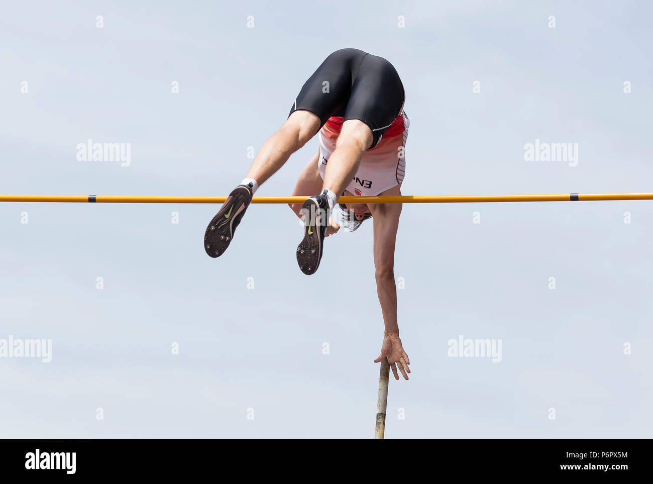 Birmingham, Großbritannien. 1. Juli 2018. Harry Coppell konkurrieren in der Endrunde der mens Stabhochsprung während der Tag Zwei der Britischen Leichtathletik Meisterschaften an Alexander Stadium, Birmingham. Bild Datum: 1.Juli 2018. Foto: James Wilson/UK Sports Agency Credit: UK Sports Agency/Alamy leben Nachrichten Stockfoto