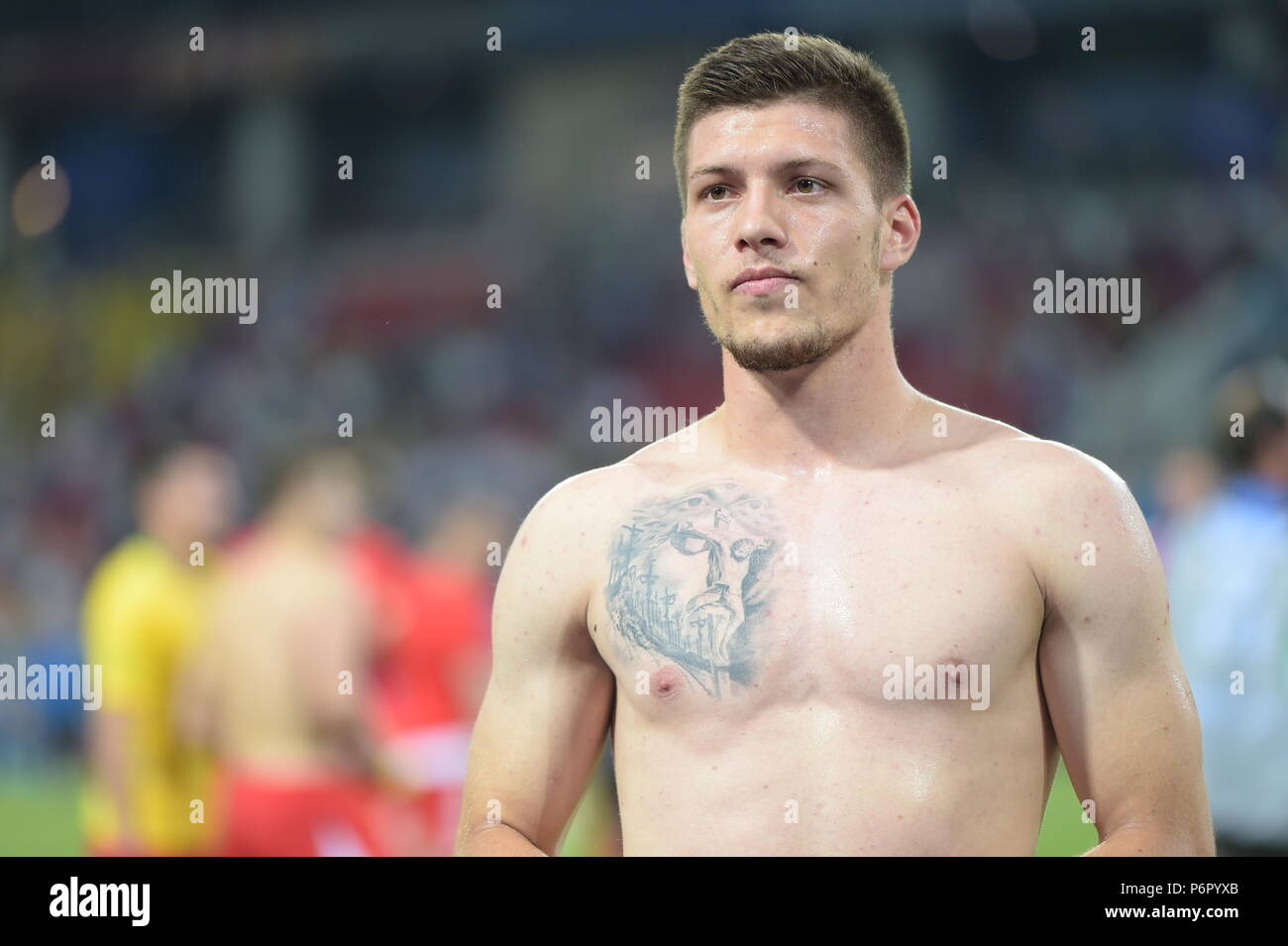 Moskau, Russland. 27 Juni, 2018. Luka Jovic (SRB) zeigt seine