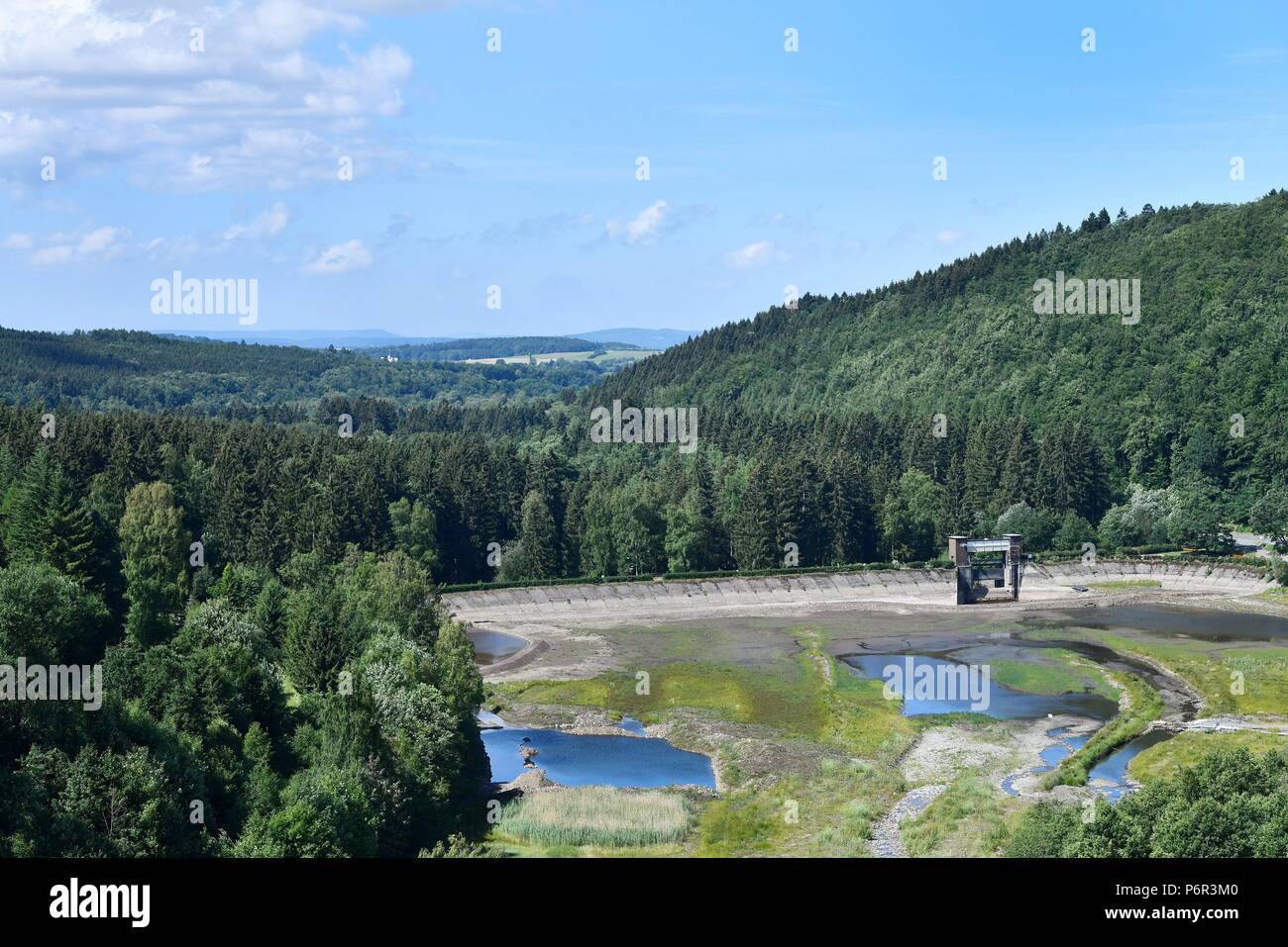 Osterode am Harz, Deutschland. 27 Juni, 2018. Landschaft, Deutschland, in der Nähe der Stadt Osterode, 27. Juni 2018. Credit: Frank Mai | Nutzung weltweit/dpa/Alamy leben Nachrichten Stockfoto