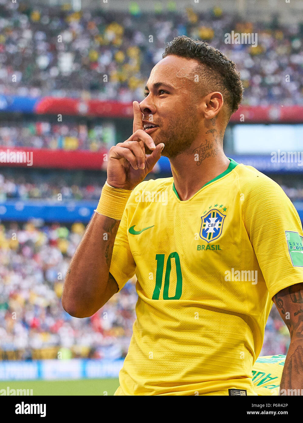 Samara, Russland. 2. Juli 2018. Brasil - Mexiko, Fußball, Samara, Juli 02, 2018 NEYMAR, Bh 10 schießen Ziel für 1-0, feiert sein Ziel, Jubeln, Freude, Emotionen, feiern, lachen, Jubeln, Jubeln, reißt die Arme, ballte die Faust, BRASILIEN - MEXIKO FIFA WM 2018 Russland, am Besten von 16, Saison 2018/2019, Juli 02, Stadion in Samara, Russland 2018. © Peter Schatz/Alamy leben Nachrichten Stockfoto